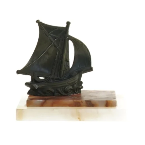 Dekorativ metal bådskulptur på Onyx marmorbase (str. 13x7,5x12 cm)