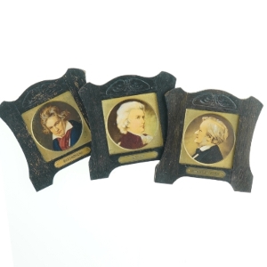 Tre portræt billeder med rammer (str. 14 x 13 cm. 3 styk)