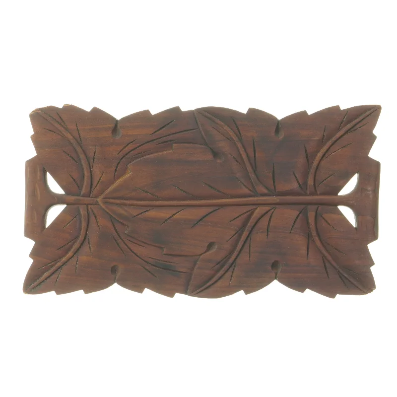 Udskåret serveringsbakke i træ (str. 40x22 cm)