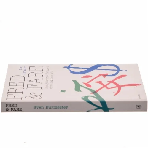 Fred og fare : islam, Østasien og Vesten set af en dansk kosmopolit af Sven Burmester (Bog)