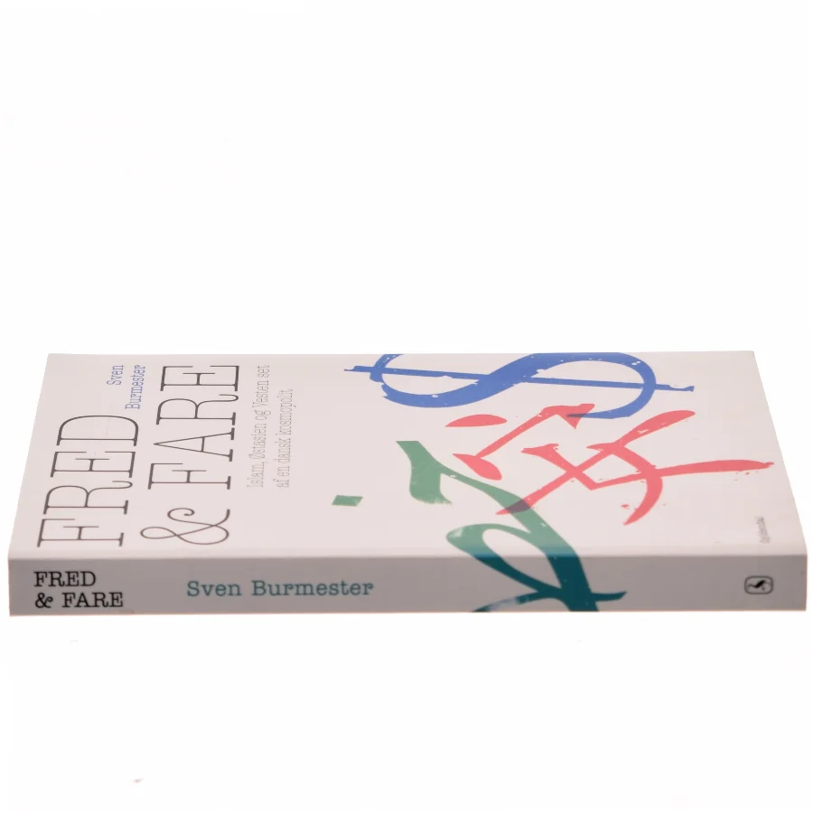 Fred og fare : islam, Østasien og Vesten set af en dansk kosmopolit af Sven Burmester (Bog)