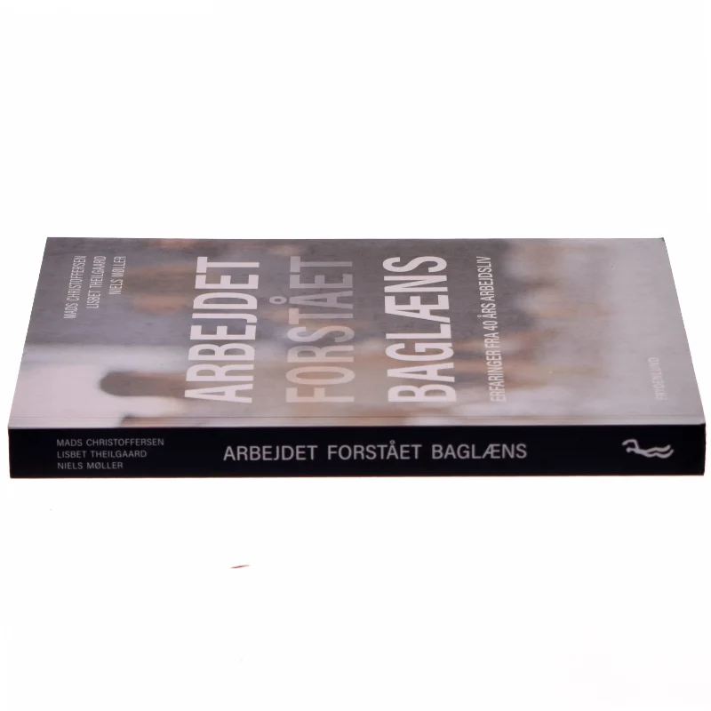 Arbejdet forstået baglæns : erfaringer fra 40 års arbejdsliv af Mads Christoffersen (f. 1947) (Bog)