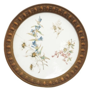 Dekorativ porcelæns tallerken med kobber kant (str. 31 x 2,5 cm)