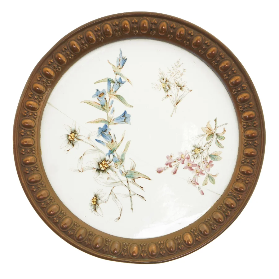 Dekorativ porcelæns tallerken med kobber kant (str. 31 x 2,5 cm)