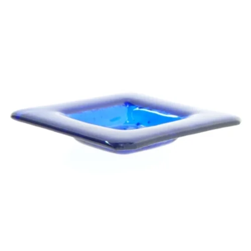 Blåt fuset glas fad med hvid fugl (str. 13 x 13 cm)