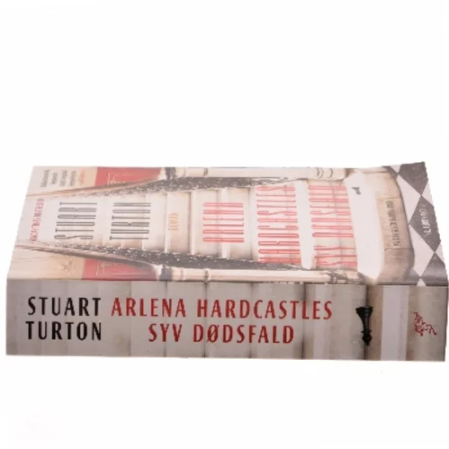 Arlena Hardcastles syv dødsfald af Stuart Turton (Bog)