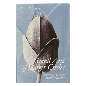 Small arcs of larger circles : framing through other patterns af Nora Bateson (Bog)