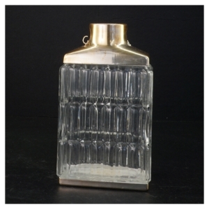 Glas vase karaffel med metal top og bund (str. 19 x 11 x 7 cm)