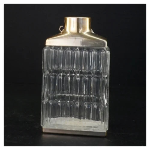 Glas vase karaffel med metal top og bund (str. 19 x 11 x 7 cm)