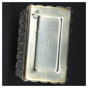 Glas vase karaffel med metal top og bund (str. 19 x 11 x 7 cm)