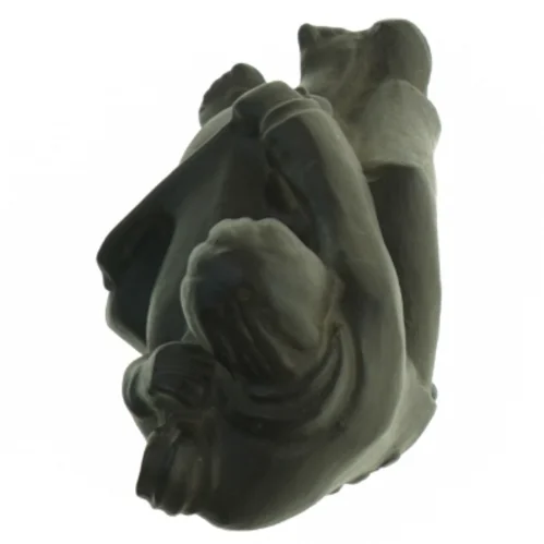 Skulptur af siddende figur (str. H. 18 cm. b. 13 cm)