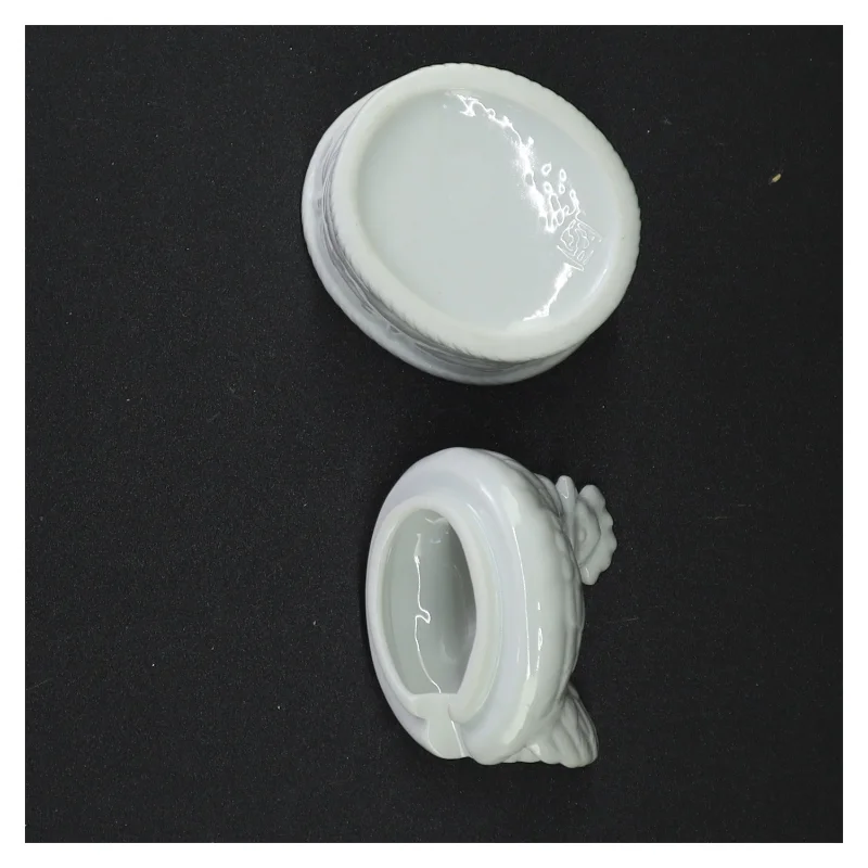 Hvid porcelæns høne (str. 10 x 7 x 6 cm)