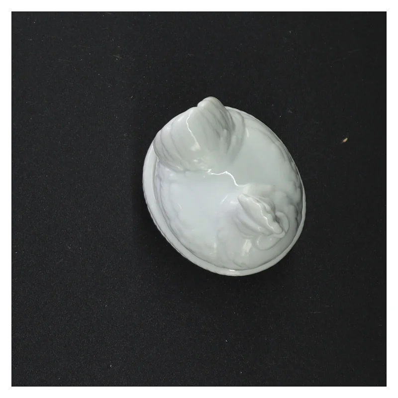 Hvid porcelæns høne (str. 10 x 7 x 6 cm)