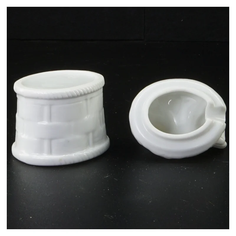 Hvid porcelæns høne (str. 10 x 7 x 6 cm)