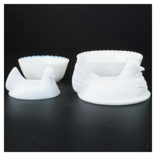 2 stk. Høns i kurv Opaline mælkeglas sæt (str. 14 x 11 x 11 cm og 10 x 7 komma 5 x 9 cm)