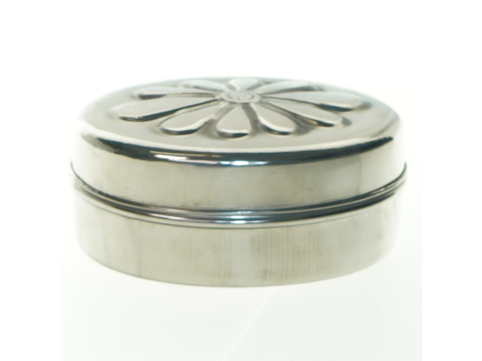 Sølvfarvet Vintage oval blomsterpræget Metal æske (str. 11x9 cm)