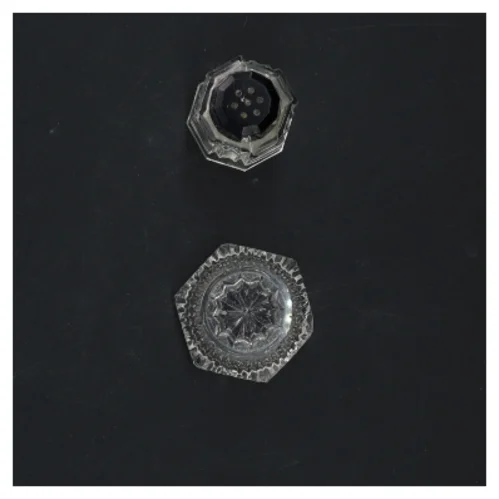 Salt- og peber sæt i facetteret krystal glas (str. 6x3 cm)