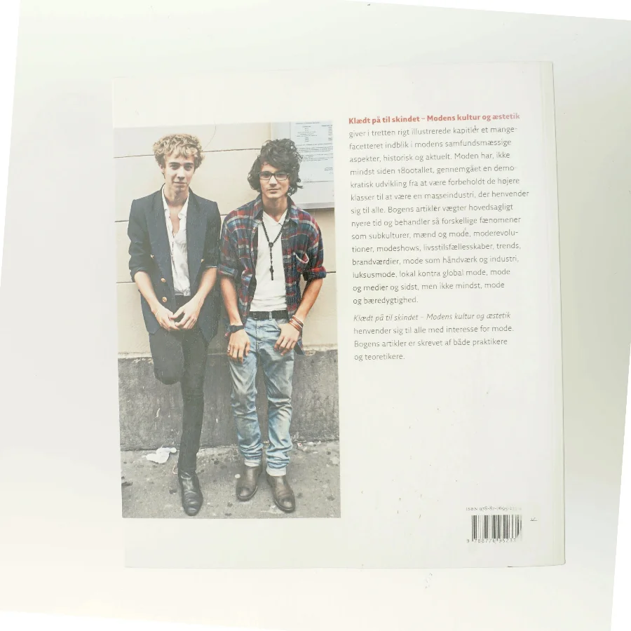 Klædt på til skindet : modens kultur og æstetik af Lars Dybdahl (Bog)