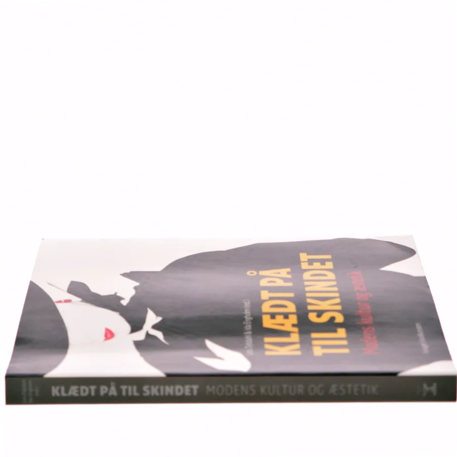 Klædt på til skindet : modens kultur og æstetik af Lars Dybdahl (Bog)