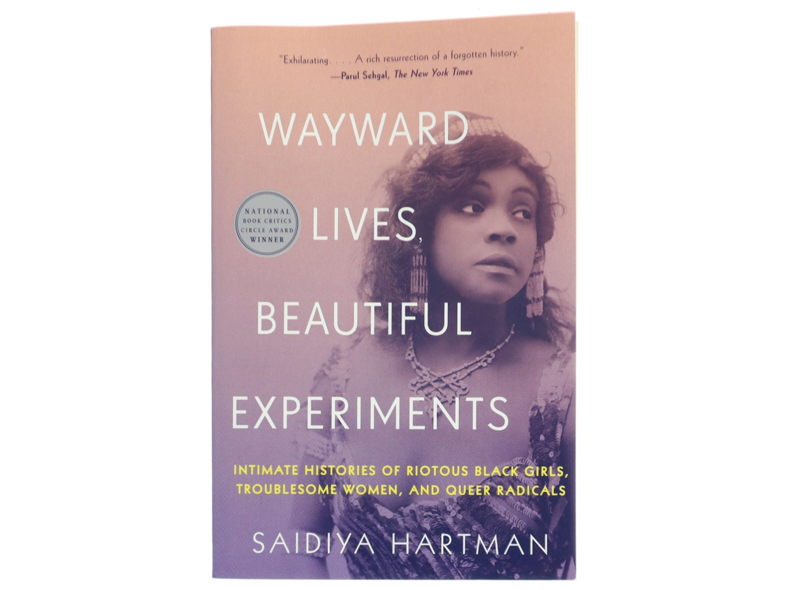 Wayward lives, beautiful experiments : intimate histories of riotous black girls, troublesome women, and queer radicals af Saidiya V. Hartman (Bog)