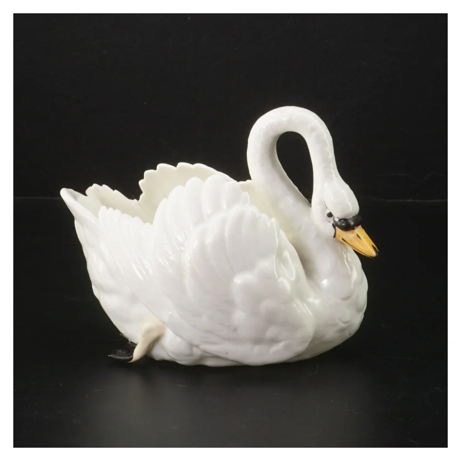 Porcelæn svane figurine (str. H 12 cm, b 16 cm)