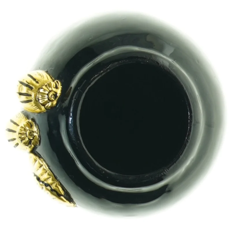 Lak vase med guld valmuer (str. 16 cm)