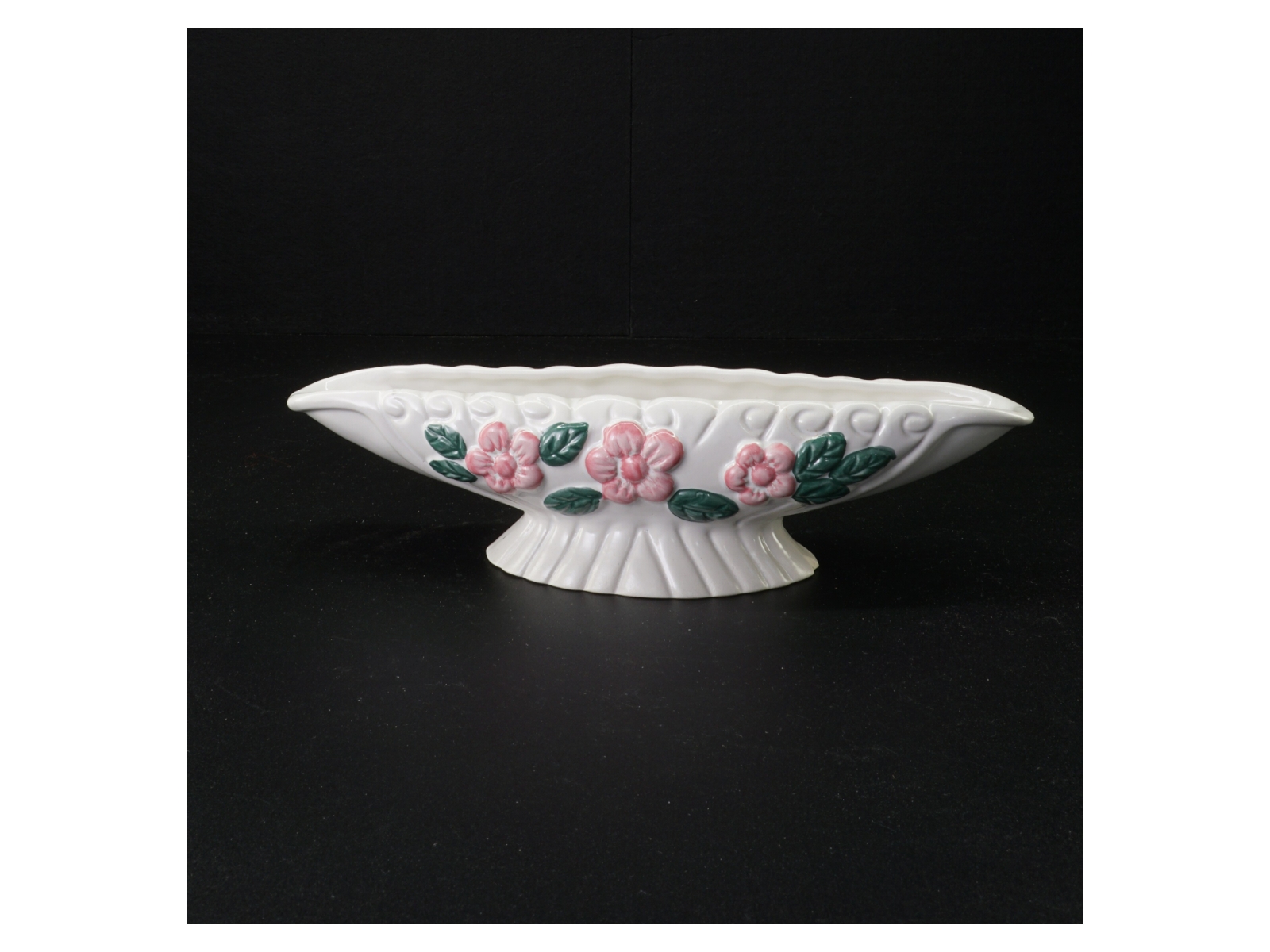 Porcelænsopsats med blomsterdekoration (str. 28 x 8 cm)
