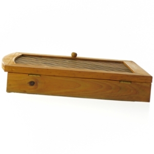 Træ nøgleskab med gitterlåg (str. 26,5x20x4,5 cm)