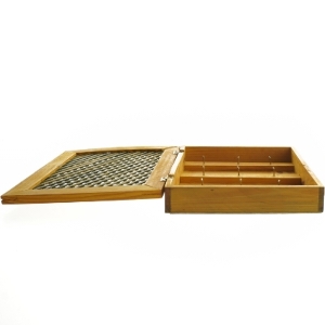 Træ nøgleskab med gitterlåg (str. 26,5x20x4,5 cm)