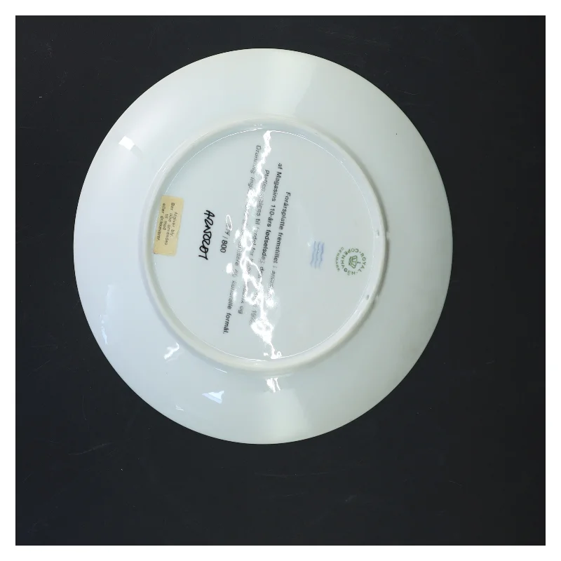 Sjælden Per Arnoldi Platte med motiv af blomster fra Royal Copenhagen 