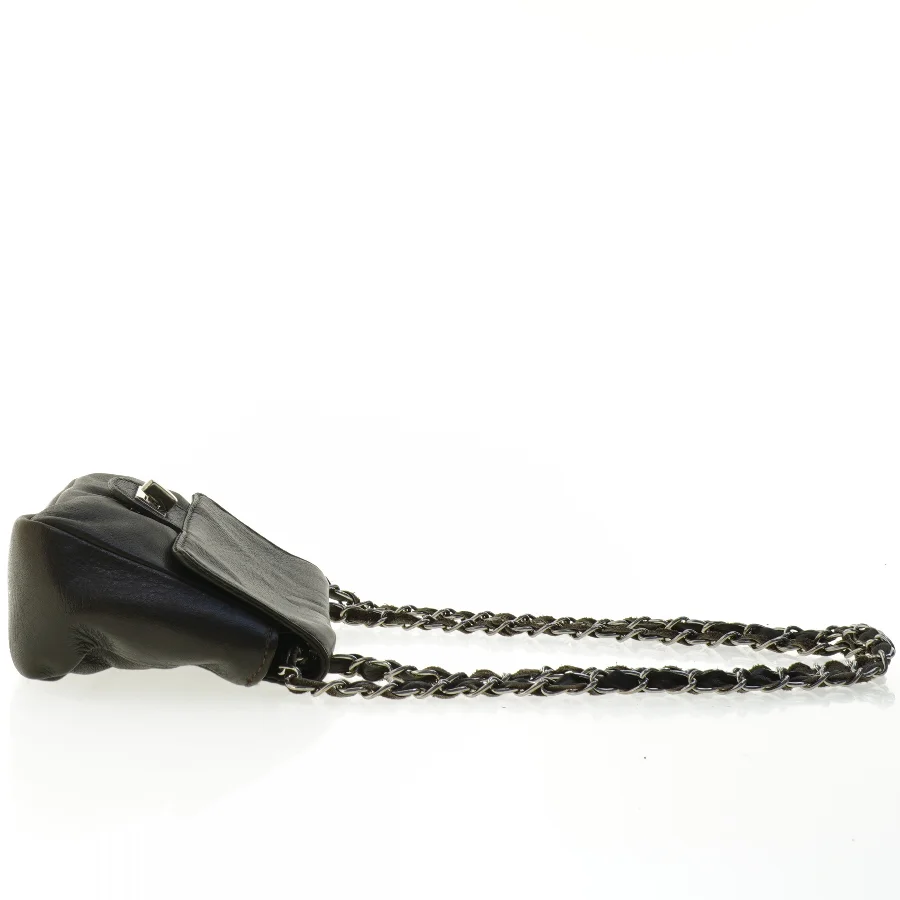 Sort Læder skuldertaske med kæderem (str. 21 x 14 cm)
