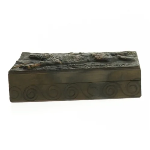 Træ/metal æske med jagtmotiv relief (str. 16x10,5x4 cm)