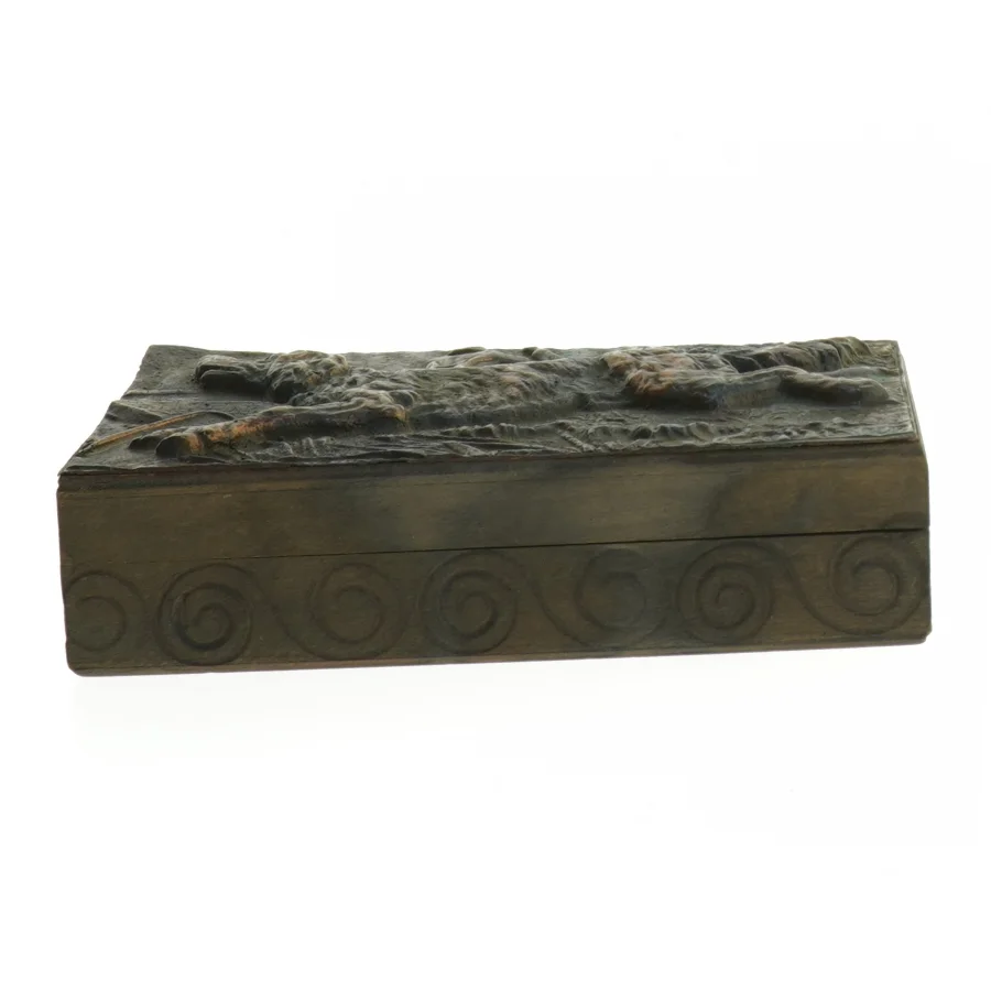 Træ/metal æske med jagtmotiv relief (str. 16x10,5x4 cm)