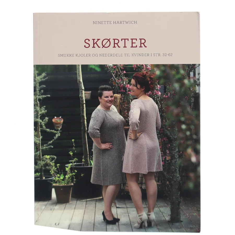 Skørter : smukke kjoler og nederdele til kvinder i str. 32-62 af Ninette Hartwich (Bog)