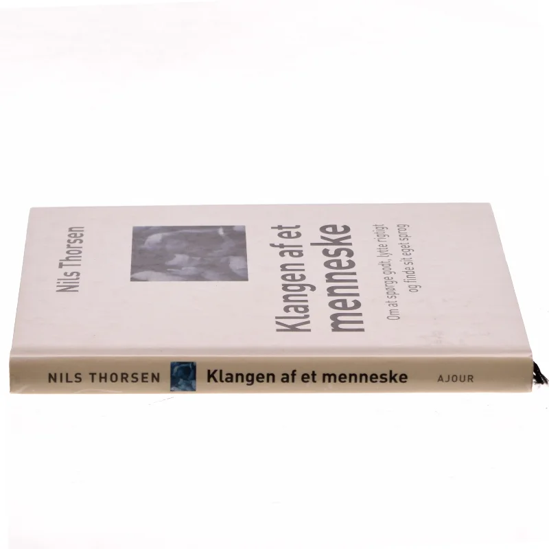 Klangen af et menneske af Nils Thorsen (Bog)