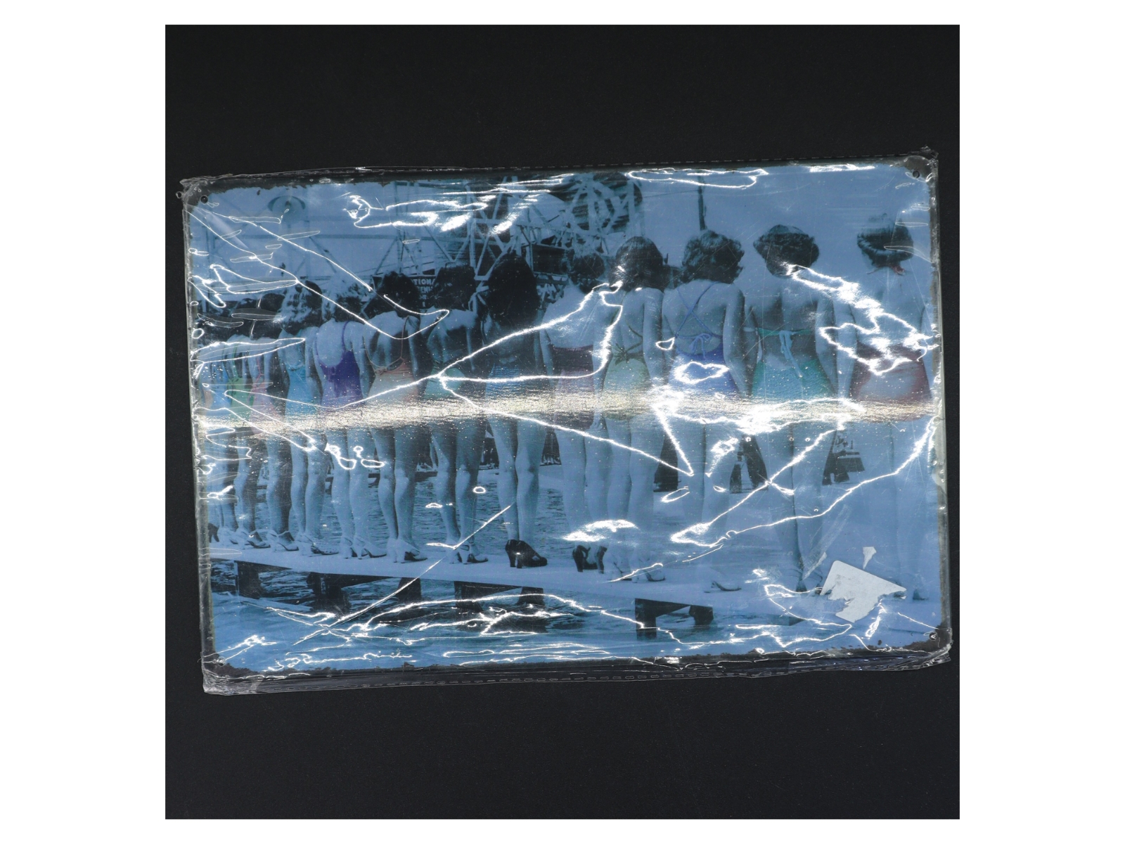 Metal Skilt med 1940'er badenymfer (str. 30 x 20 cm)