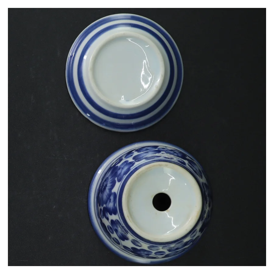 Porcelænskrukke med underkop (str. H 9 cm. ø. 10 cm)