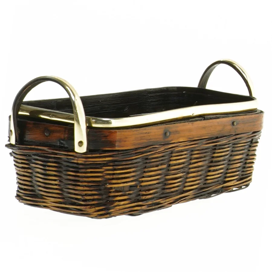 Flettet kurv med metalhåndtag (str. 18 x 9 cm)