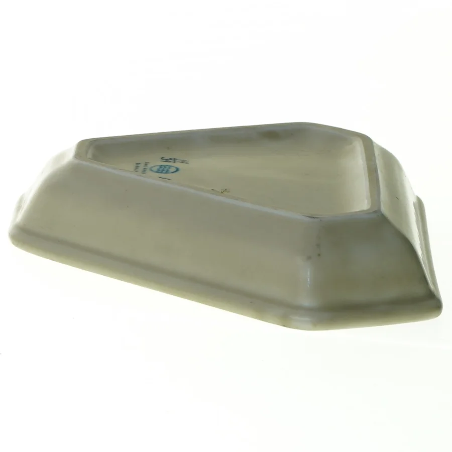 Trekantet fad med egern motiv fra Royal Copenhagen (str. 15 x 3 cm)