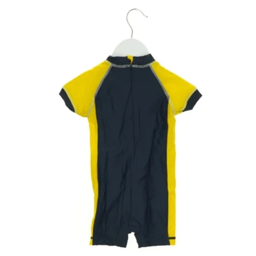 NY MED PRISMÆRKE UV SOLBESKYTTELSE TøjBadedragt fra Crivit (str. 86-92 cm)