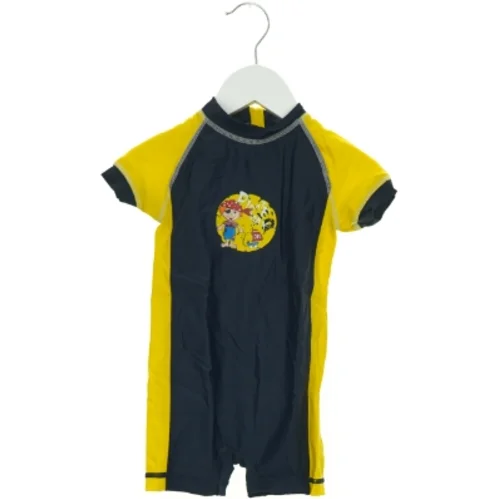 NY MED PRISMÆRKE UV SOLBESKYTTELSE TøjBadedragt fra Crivit (str. 86-92 cm)