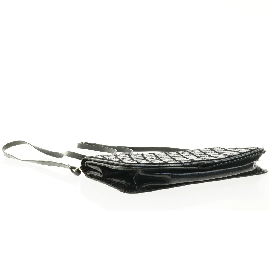 Sort vintage skuldertaske i læder (str. 29 x 15 cm)