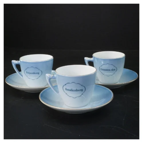 Tekop-sæt med motiver af danske slotte fra Royal Copenhagen (str. 13,5 ø cm og. 7,5 ø x 6 cm)