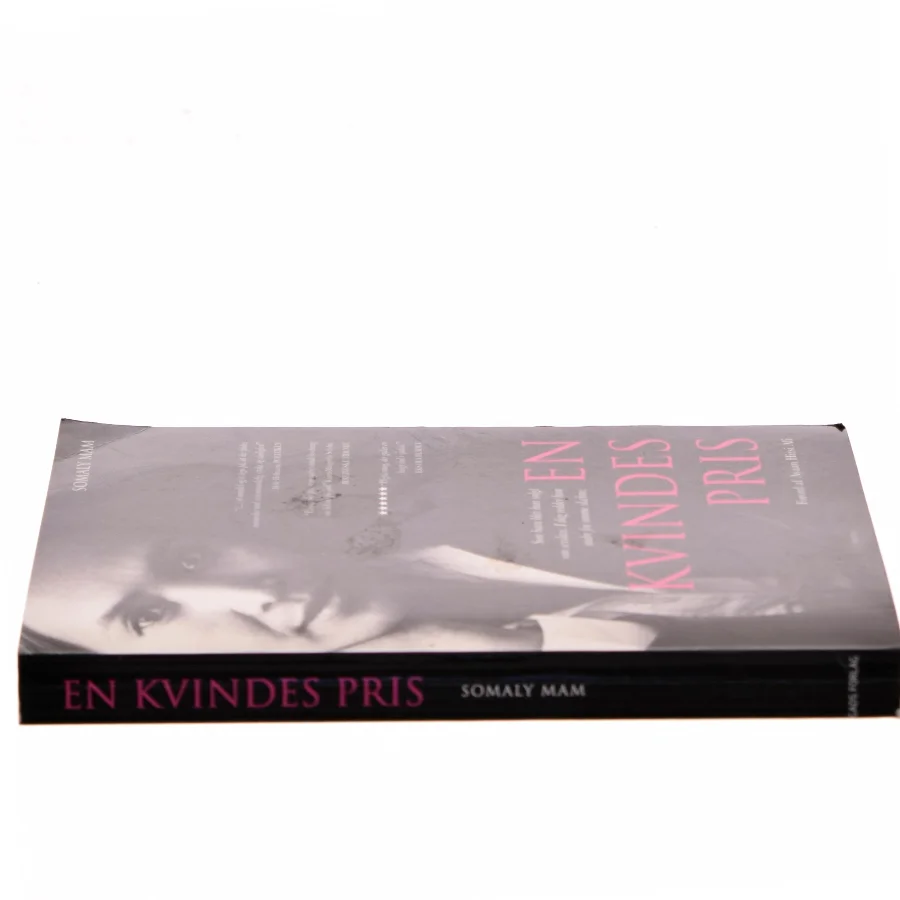 En kvindes pris af Somaly Mam (Bog)