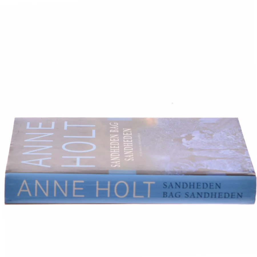 Sandheden bag sandheden : en Hanne Wilhelmsen-roman af Anne Holt (f. 1958-11-16) (Bog)