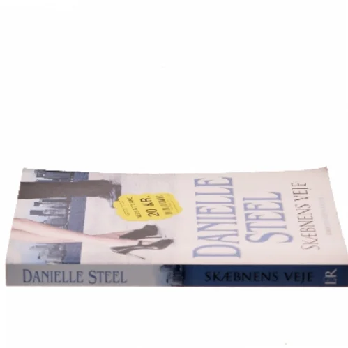 Skæbnens veje af Danielle Steel (Bog)