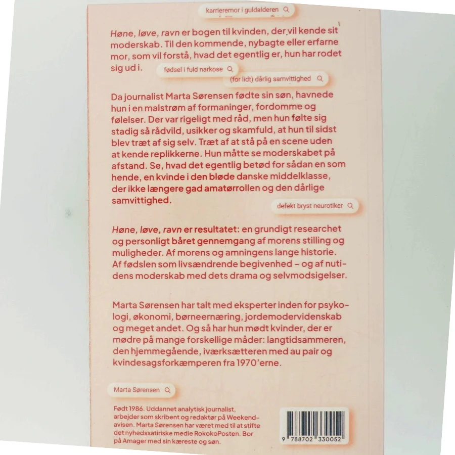 Høne, løve, ravn : følelser, fakta og fordomme om mødre af Marta Sørensen (f. 1986) (Bog)