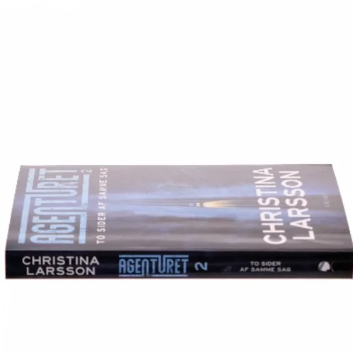 Agenturet - to sider af samme sag af Christina Larsson (f. 1965) (Bog)