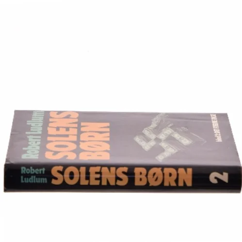 Solens børn. Bind 2: Det fjerde rige af Robert Ludlum (Bog)