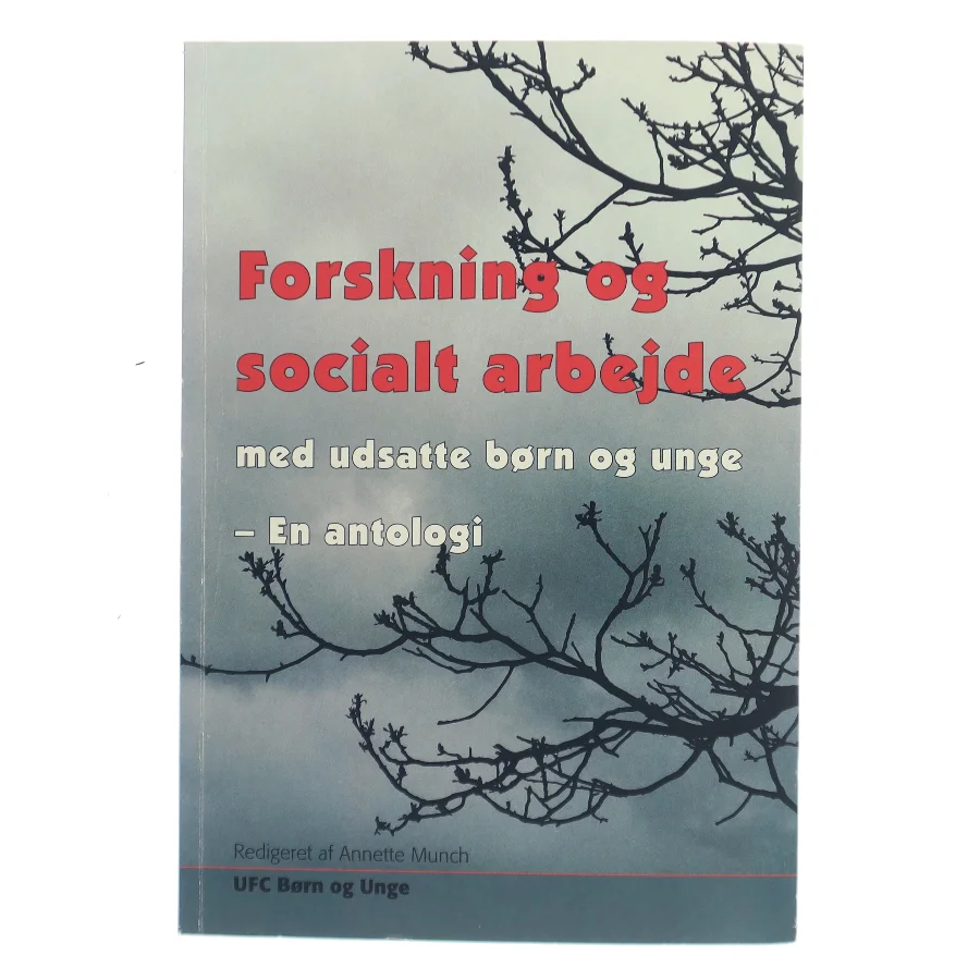 Forskning og socialt arbejde med udsatte børn og unge : en antologi af Annette Munch (Bog)
